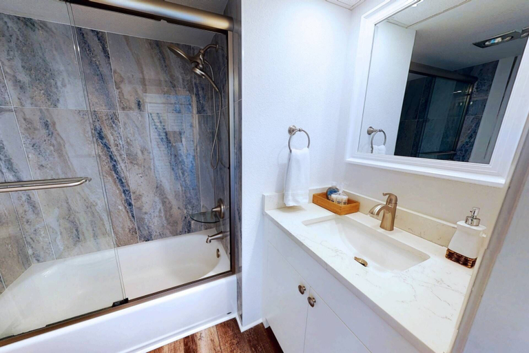 Bathroom 4, Palm Bay Club 7th-floor Oceanfront Condo on Private Beach, Sarasota