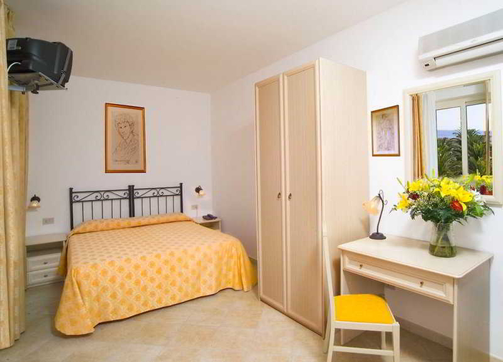 Bedroom 2, Sylesia, Messina
