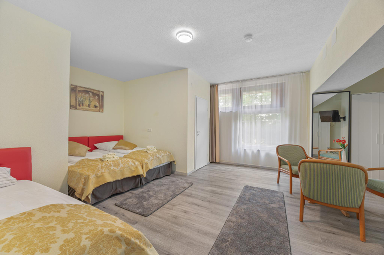 Bedroom 3, Business Hotel Lemon Suites, Esslingen
