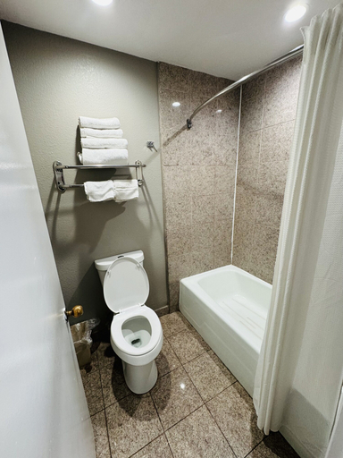 Bathroom 5, Morganhill Inn Motel, Santa Clara
