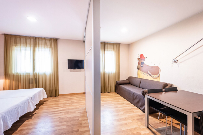Bedroom 2, Hotel La Perla, Girona