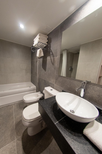 Bathroom 5, Canal Beagle Hotel, Ushuaia