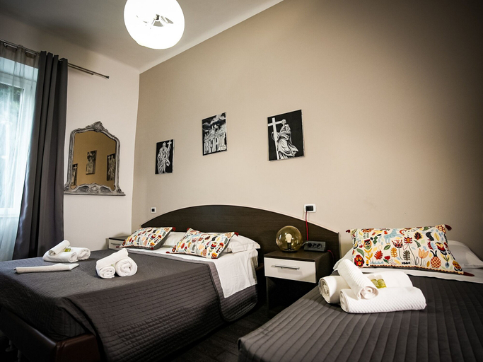Bedroom 3, Gate 40, Rome