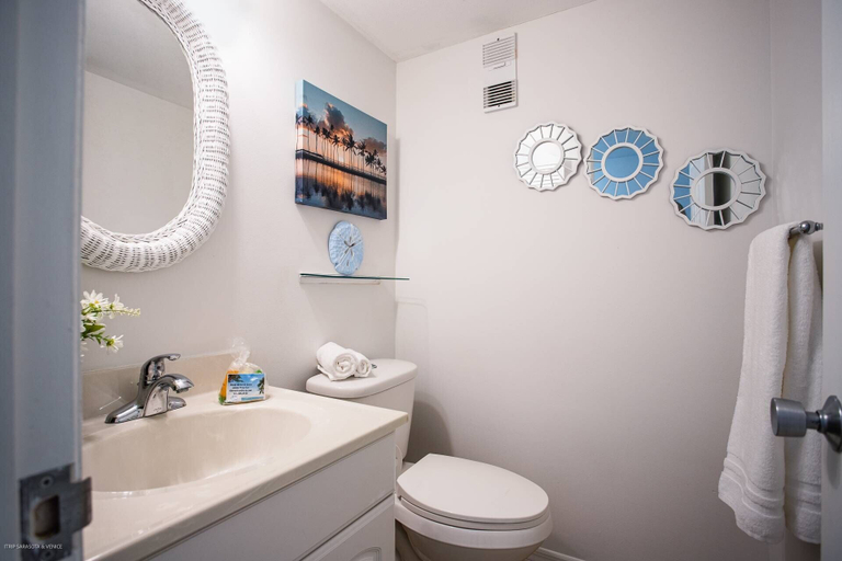 Bathroom 4, Midnight Cove II Bldg 6, 3rd Fl, Sarasota
