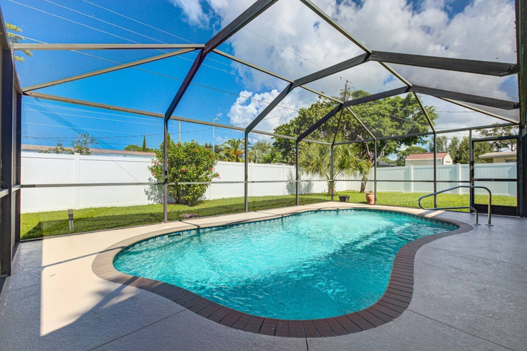 Sport & Beauty 5, South Venice Pool Home With Fence, Dog Friendly, Sarasota
