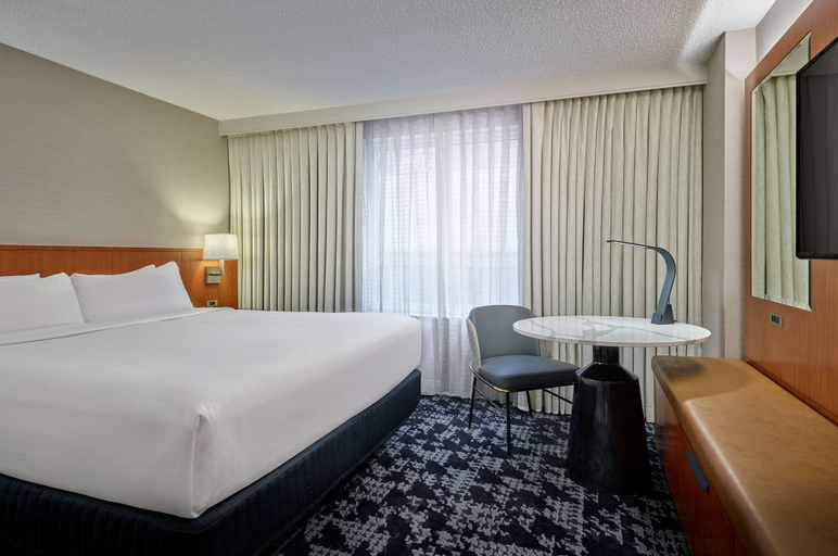 Bedroom 3, Embassy Suites by Hilton Washington D.C. – Convention Center, Washington D.C.