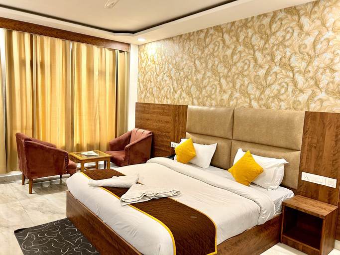 Bedroom 3, High Sky Resort - Best Luxury Hotel in Dharamkot, Kangra