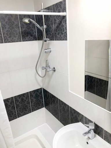 Bathroom 4, Stifford clays farm hotel, Thurrock