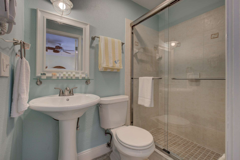 Bathroom 3, Lulu's Key House Loggerhead 2/2 Upstairs, Sarasota