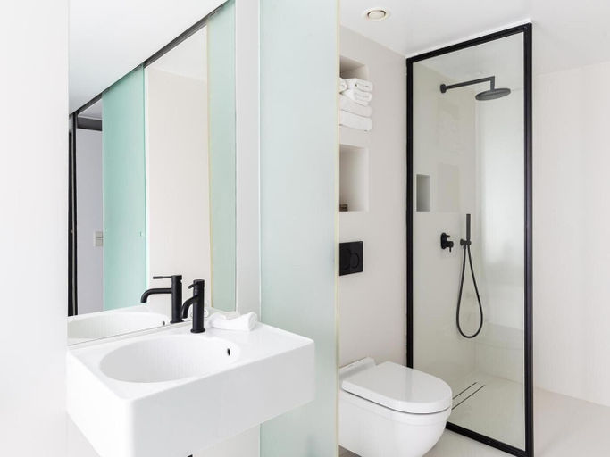 Bathroom 5, Periscope Hotel, Attica