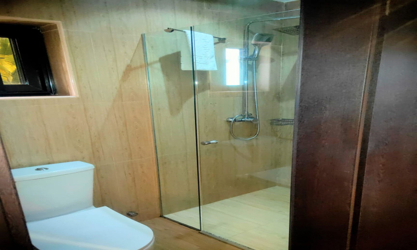 Bathroom 5, The Cabin Hotel, Accra