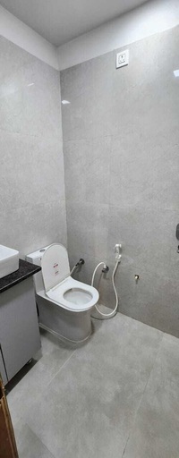 Bathroom, Hotel Govardhan Inn, Mathura