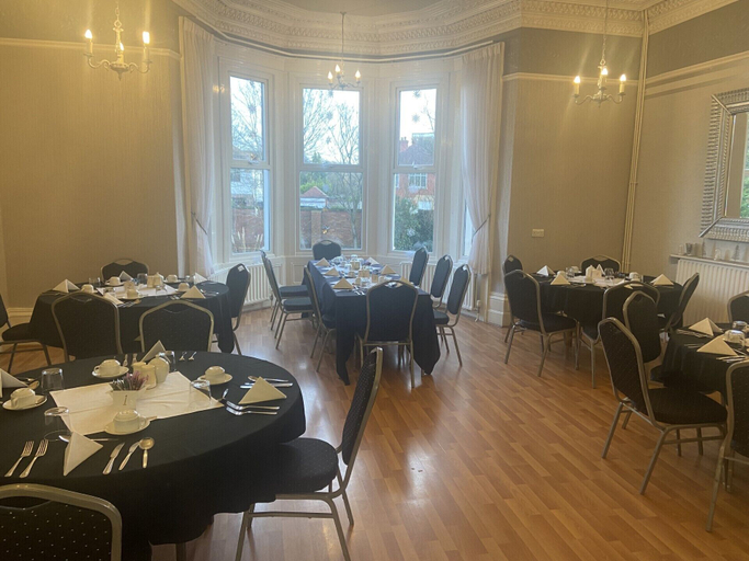 Food & Drinks, The Salfordian Hotel, Sefton