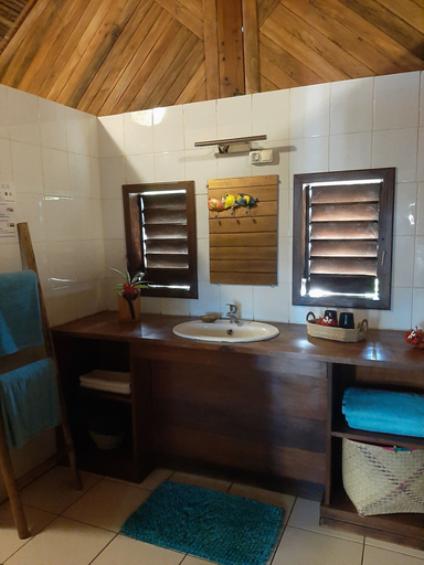 Bathroom, Le Moya Beach, Diana
