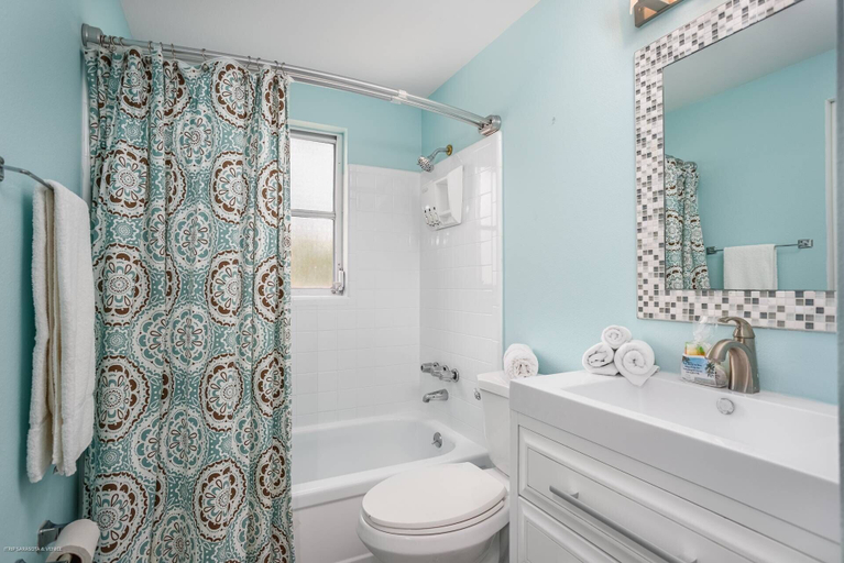 Bathroom, Lulu's Crescent Cottage #2, Sarasota