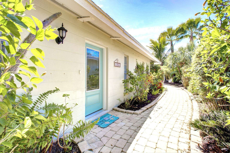 Exterior & Views 2, Moonmist Gorgeously Renovated Courtyard, Sarasota