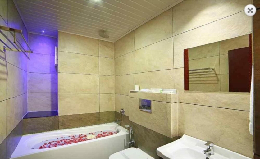 Bathroom 5, Hotel C7 Munnar, Idukki