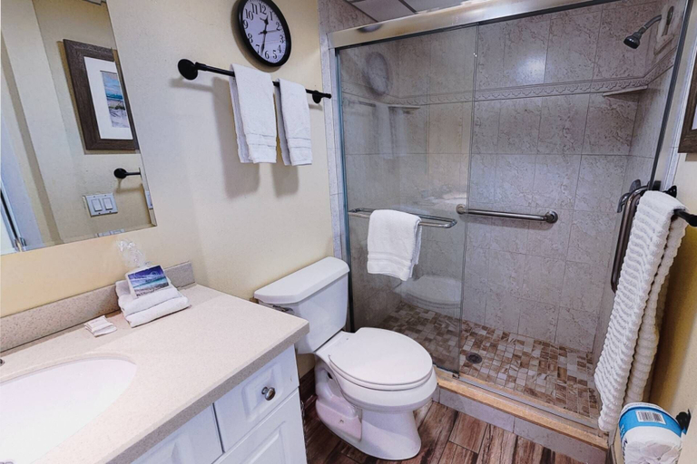 Bathroom 4, Bay Oaks C Ground Floor, Sarasota