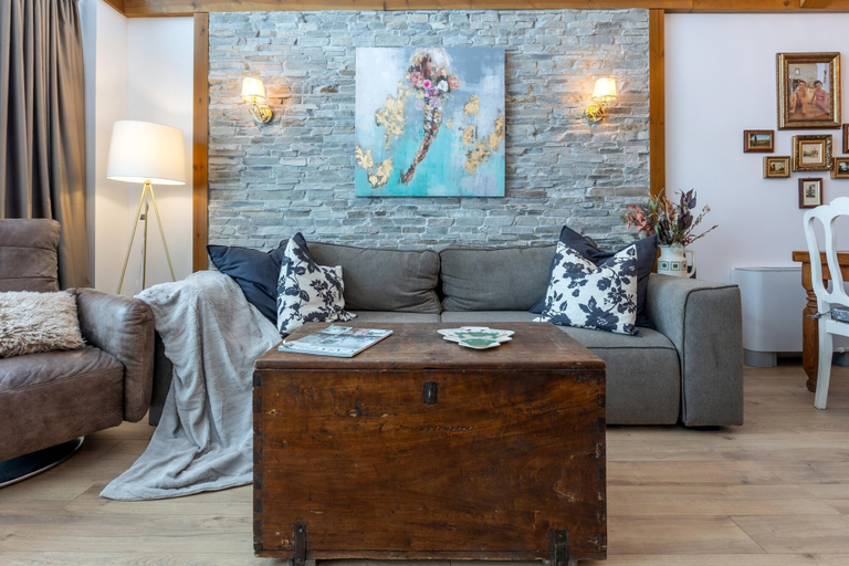 Others 4, Villas Sofayla & Elyas, Razlog