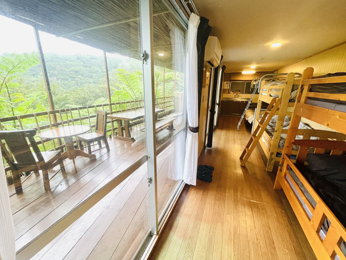 Others 4, Starlight Hostel Endeavour, Nago