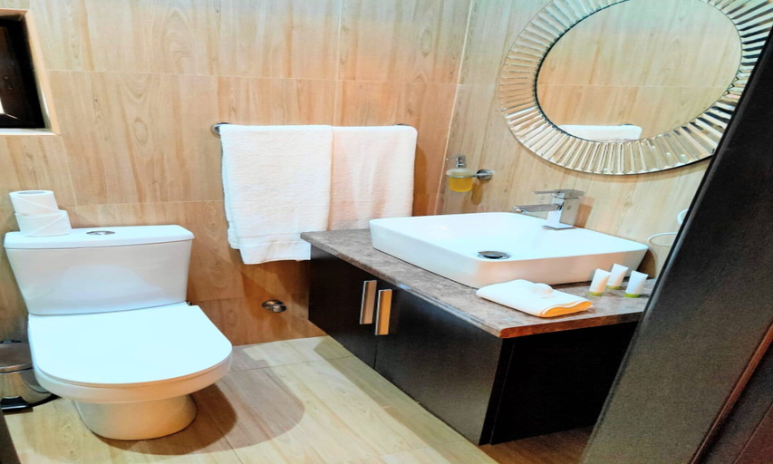 Bathroom 5, The Cabin Hotel, Accra