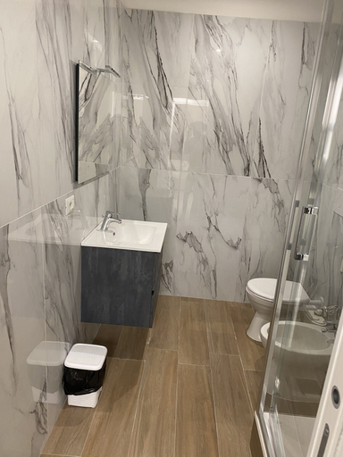 Bathroom 5, B&B De ROSSI 185, Bari