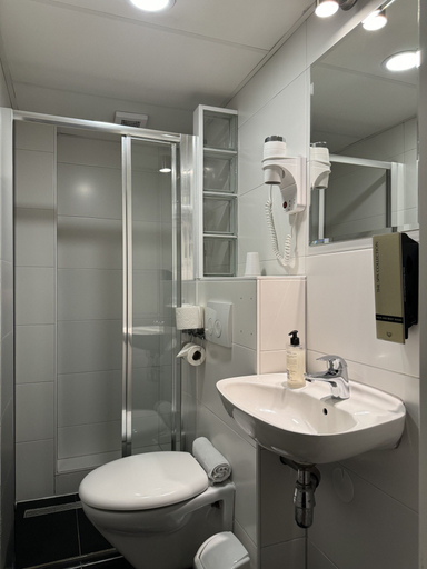 Bathroom 4, Hotel Titus, Amsterdam