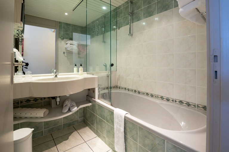 Bathroom 4, Best Western Le Relais de Laguiole Hotel & Spa, Aveyron