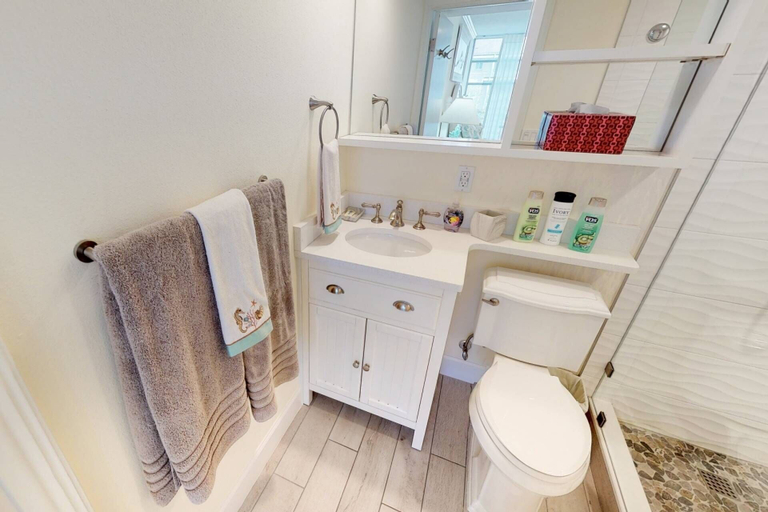 Bathroom 4, Kingston Arms 1st Floor, Sarasota