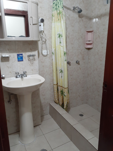 Bathroom 2, HOTEL CENTRAL, Latacunga