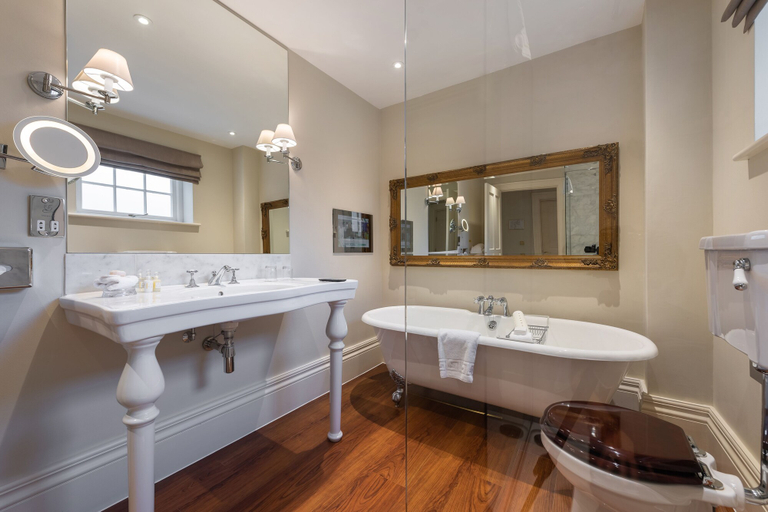 Bathroom 5, Rushton Hall Hotel & SPA, Northamptonshire
