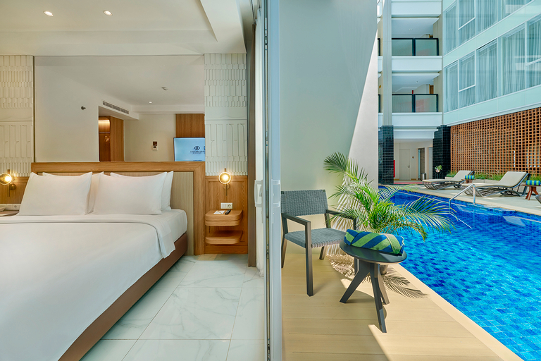 Exterior & Views 14