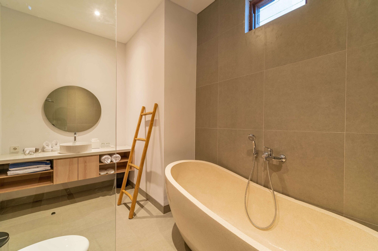 Bathroom 8
