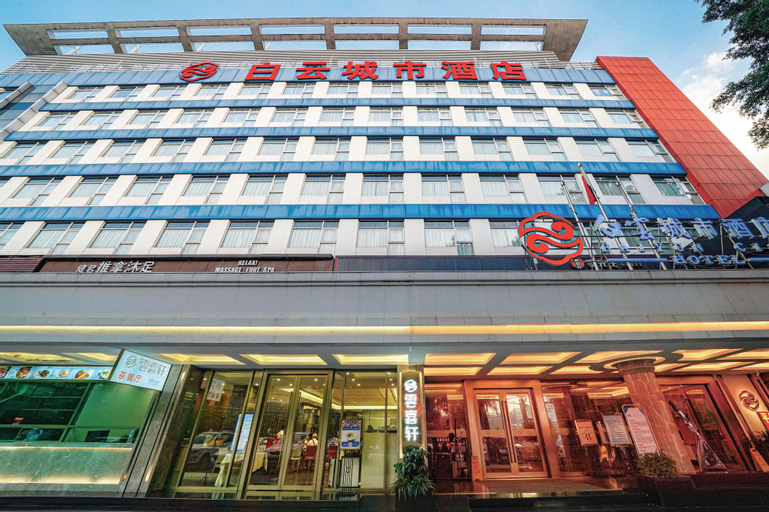 Exterior & Views 27