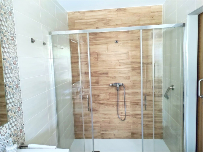 Bathroom 5, Apartamentos Navalin, Asturias
