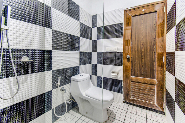 Bathroom, Fabhotel Cozy, Hyderabad