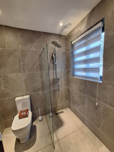 Bathroom 3, Victor Regents Apartment, Accra