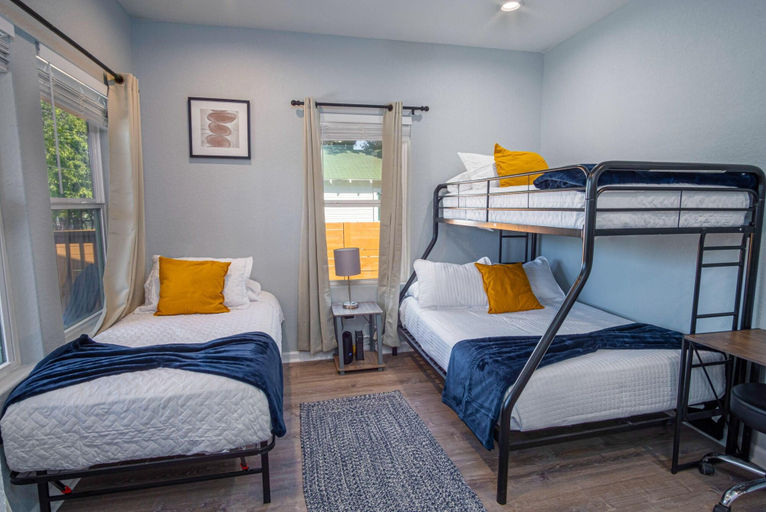 Bedroom 2, Spectacular Brand New 4br/2.5ba Near DT/ Riverwalk, Bexar