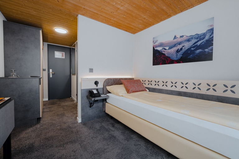 Bedroom 3, Central Hotel Wolter, Interlaken