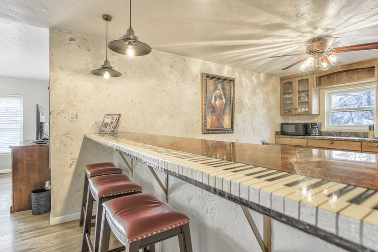 Food & Drinks, The Keys, El Paso