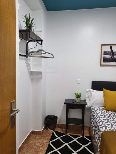 Bedroom 4, M-A Catrachos Rooms, Madrid