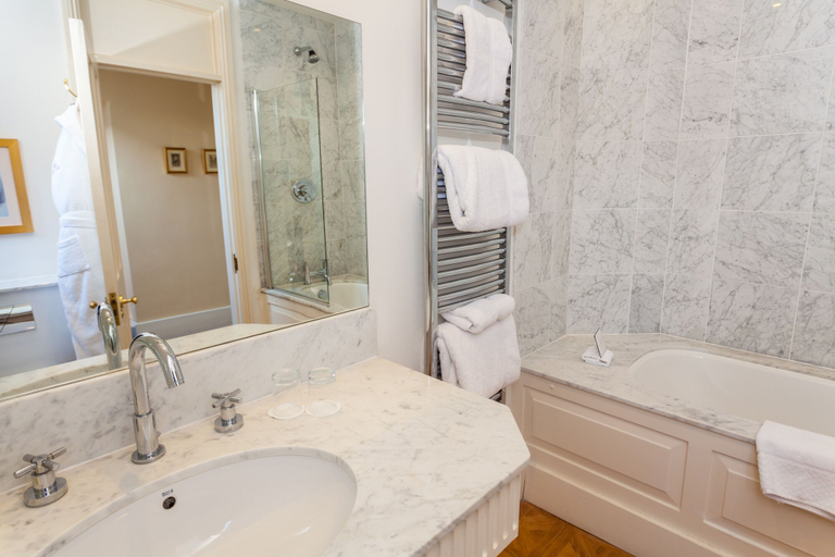 Bathroom 5, Rushton Hall Hotel & SPA, Northamptonshire