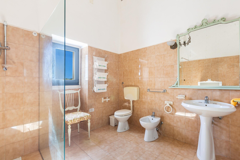 Bathroom 4, 3347 Masseria Pepe - La Casa Padronale, Taranto