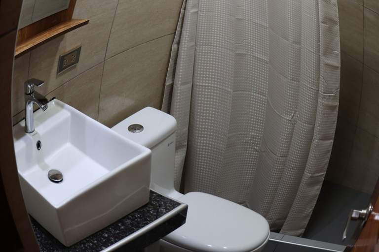 Bathroom 3, Rockrivers Machu Picchu, Urubamba
