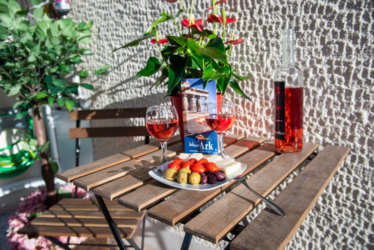 Food & Drinks 5, Blue Ark Acropolis Compass, Attica