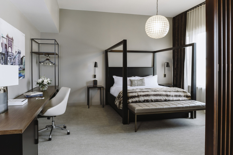 Bedroom 4, Hotel Covington Cincinnati Riverfront, Kenton