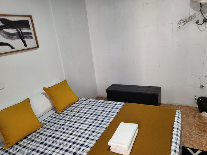 Bedroom 5, M-A Catrachos Rooms, Madrid