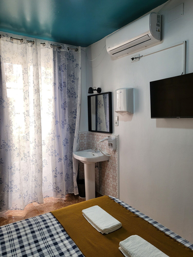 Bedroom 3, M-A Catrachos Rooms, Madrid