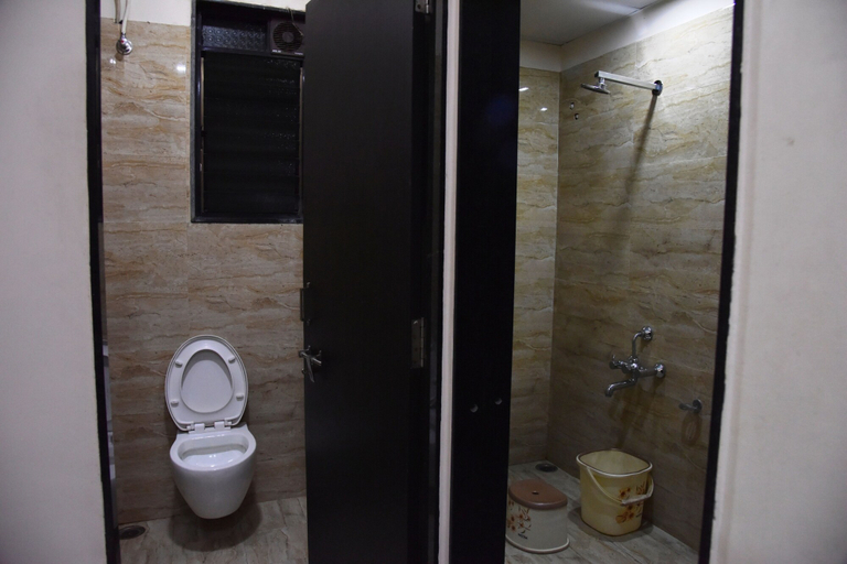 Bathroom 3, Topline Foods Resort, Dhule