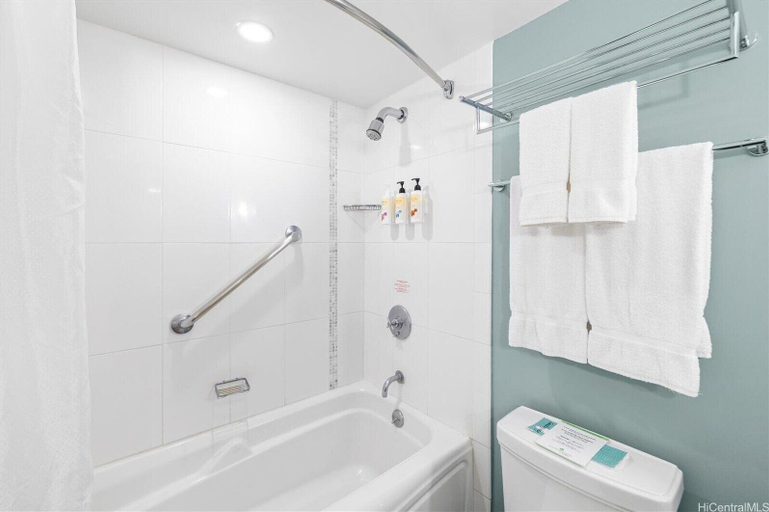 Bathroom 5, Ala Moana Condo by Zelloo, Honolulu